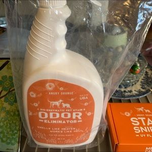 Angry Orange Pet Stain & Odor Remover - 32oz with UV Stain & Pet Urine Detector